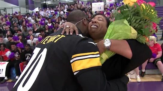Former Steelers QB Kordell Stewart And The Today Show Fulfilled A Dream Come True For A Classroom Hero (Kordell Stewart)